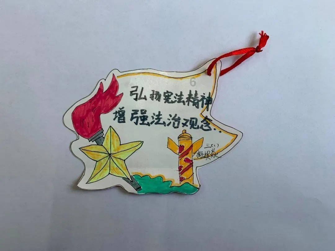 队报：里昂希望冬窗再签一名中场+边锋，有意霍伊别尔和丹朱马